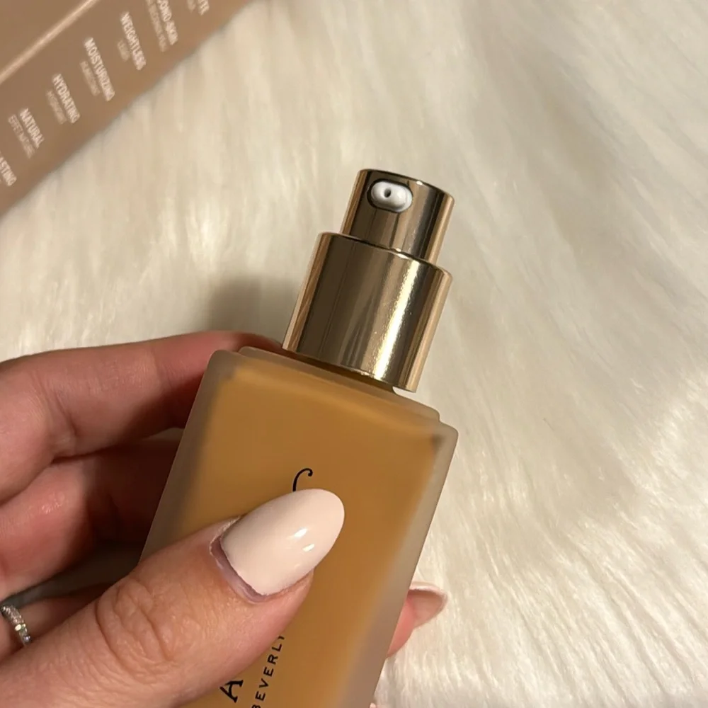 Anastasia Beverly Hills Impeccable Blurring Second-Skin Matte Foundation 4W